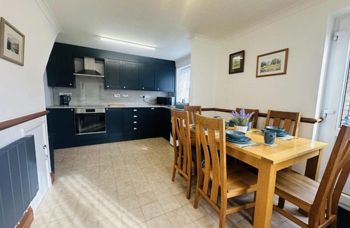 Laugharne House | Wogan Mews - Dog friendly cottage near the sea with parking