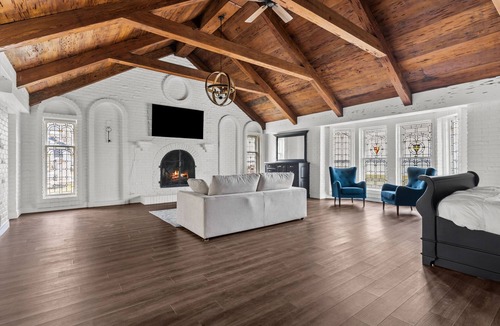 Boblo Island Cottage | Wolfe Island Lodge With 360 Views of the Detroit River