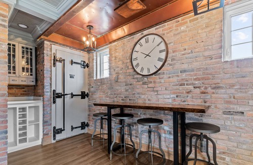 Boblo Island Cottage | Wolfe Island Lodge With 360 Views of the Detroit River
