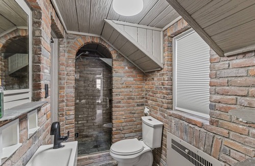 Boblo Island Cottage | Wolfe Island Lodge With 360 Views of the Detroit River