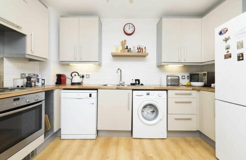 Shadwell Apartment | Wonderful Apartment in Shadwell