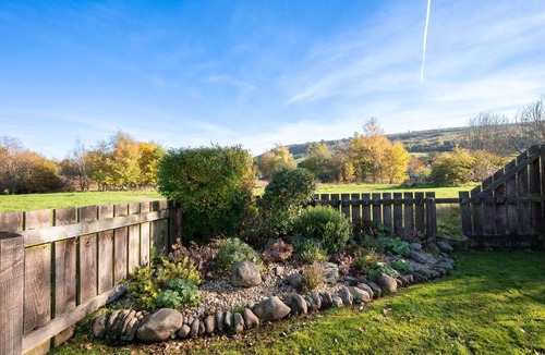 Drumnadrochit House | Wonderful private villa for 6 people with WIFI, TV and patio