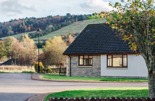 Drumnadrochit House | Wonderful private villa for 6 people with WIFI, TV and patio