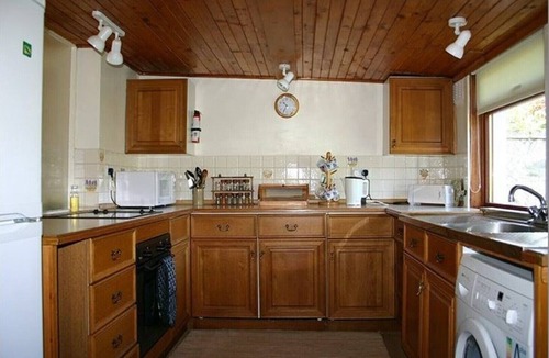 Ayr Cottage | Woodcroft Holiday Cottage in Ayr is set within the lawned, west-facing garden