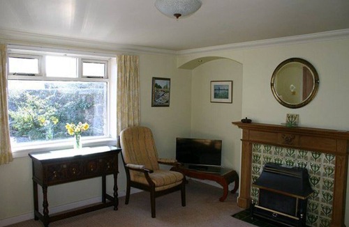 Ayr Cottage | Woodcroft Holiday Cottage in Ayr is set within the lawned, west-facing garden