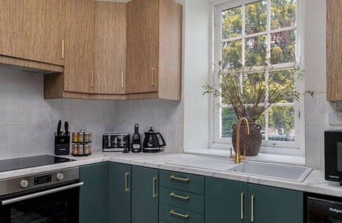 Dalavich Apartment | Woodland Hideaway Near Stirling