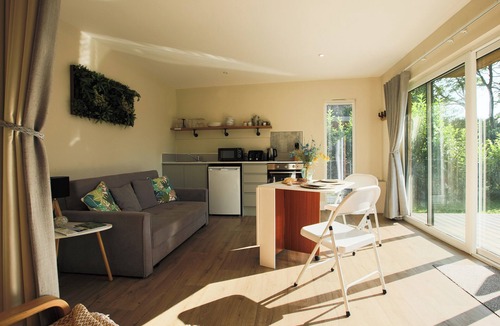 Toppesfield Cabin | Woodland lodge with hot tub, sauna access & enclosed garden — ideal for couples