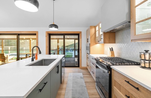 North Ridge House | Woodland Retreat with Pool, Sauna & Event Space