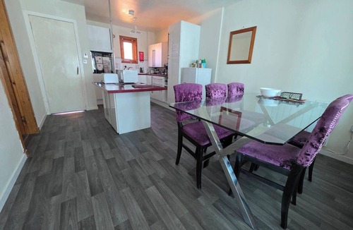 Mainland Cottage | Woodlands Cottage Cottage Sleeps 5