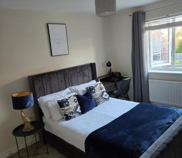 Willesborough Apartment | Work & Family Haven - Ashford