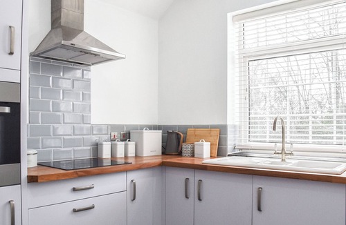 Kidwelly Cottage | Y Parlwr is a perfect, pet-friendly pad.