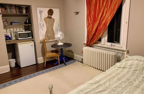 Lawrence Park House | yellow, Sunny brook Hospital, Glendon college. Private room& washroom