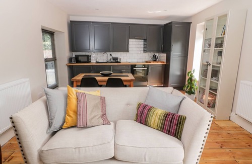 South Ferriby Cottage | YEW TREE COTTAGE, romantic, with open fire in South Cave