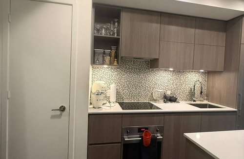 Bloor-Yorkville Condo | Yorkville Retreat Spa Amenities |Walk to Bloor Subway U of T Designer Living