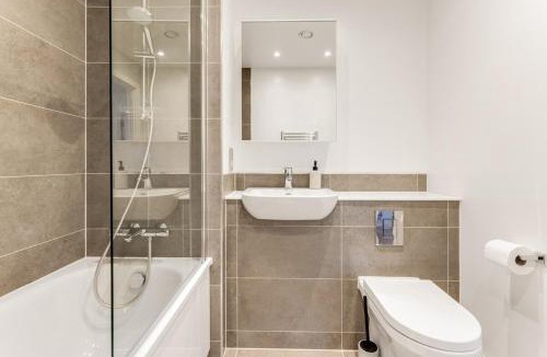 Canning Town South Apartment | Your Cozy Canny Town Haven 2