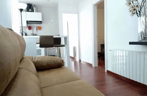 El Poble-sec Apartment | Your home in Barcelona awaits you: wifi, elevator and relax in Plaza España.