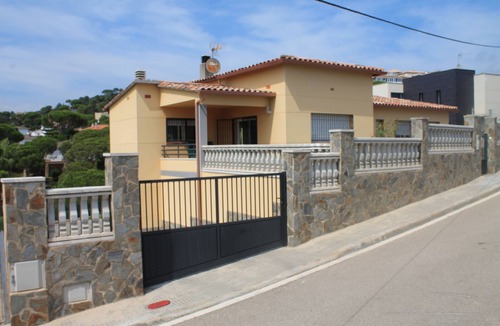 Lloret de Mar Villa | 🍹 Your perfect getaway: holiday home with a pool and spacious outdoor areas