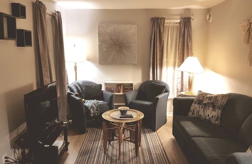 Sarnia House | Your Sarnia "City Cottage" is waiting for you!