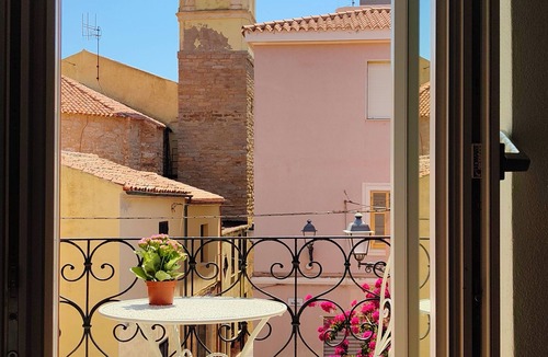 La Maddalena Apartment | YourHome - La Maddalena Blue House