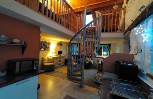 Llanfair Caereinion Apartment | Yr Hen Efail - Quirky Old Smithy cottage near forest walks, cycling & lakes