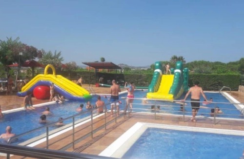 Malgrat de Mar House | ZEcamping 4 étoiles piscine animations locatif TV BBQ clim 27m2 6 pers
