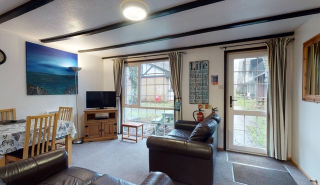 01 Tudor Court, Tolroy Manor