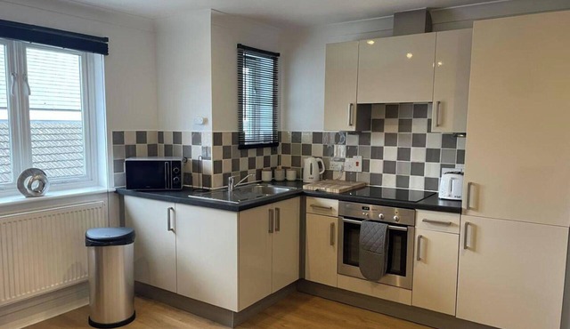 1 Bed and Sofa bed Sleeps 4,pets Ok - Free Parking