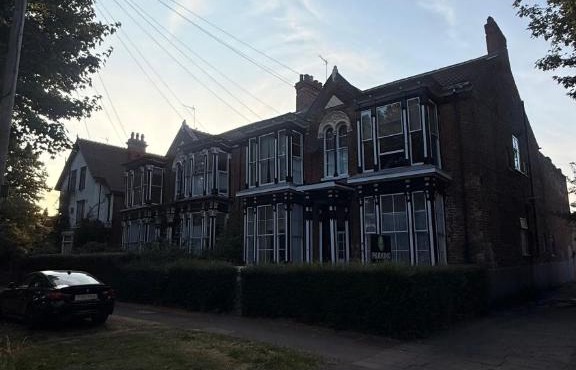 1 bed apartment within a Victorian townhouse