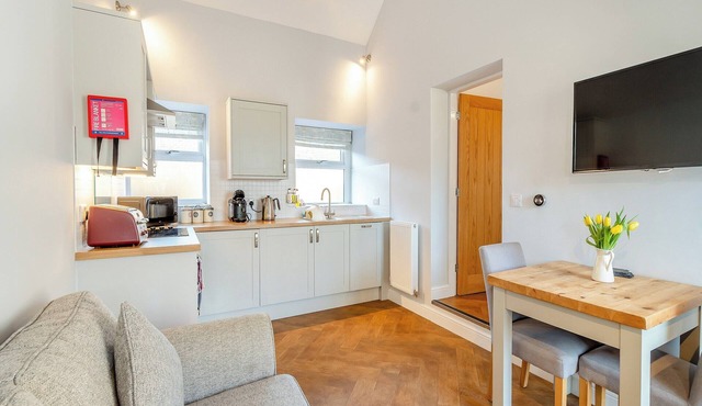 1 bedroom accommodation in Low Hunsley, Cottingham