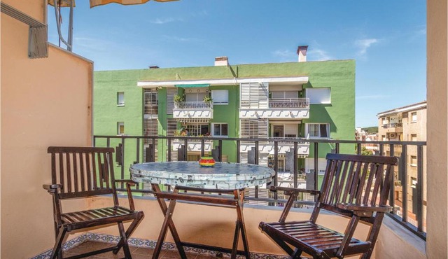 1 Bedroom Gorgeous Apartment In Pineda De Mar