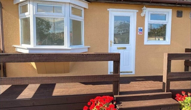 1- Bedroom Semi-detached Chalet Uddingston Glasgow