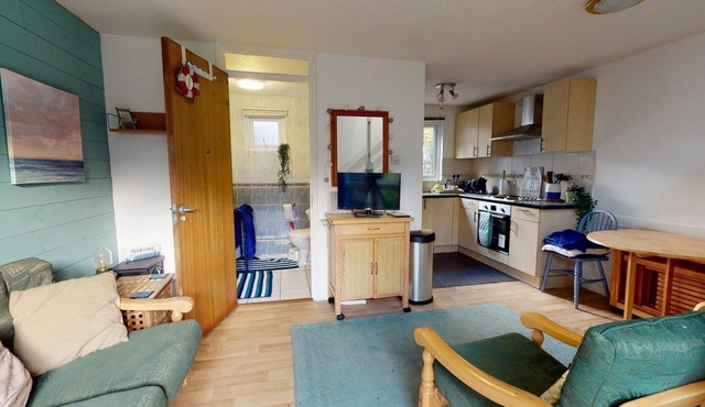 10 Strawberry Hill, Tolroy Manor