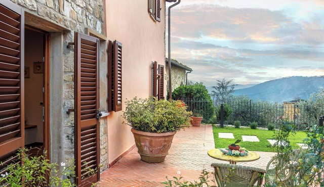 1800s farmhouse among olive trees near Cerreto