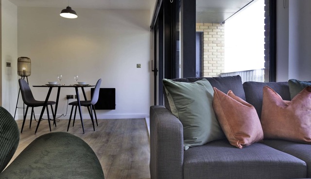 1BR Apartment near Ashford | with WiFi and Balcony