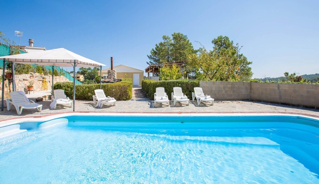2 ARA01 - Basic 3 bedroom house with private swimming pool located in a very quiet area only 9km from Lloret de Mar and its stunning beaches.