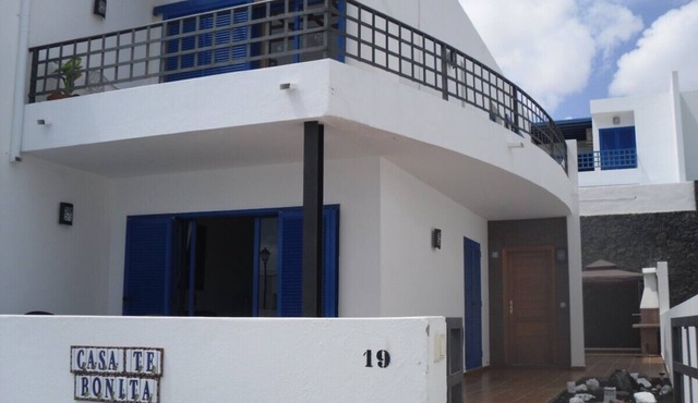 2 bed 3 bath villa Sleeps 6 with private pool. Close to Sea/Bars & Restaurants