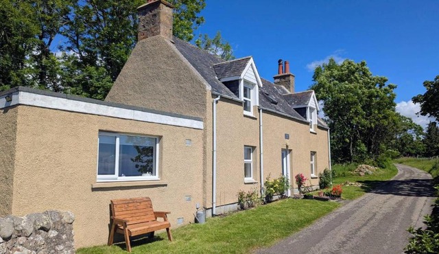 2-Bed Country Cottage Sleeps 5 & Pet Friendly