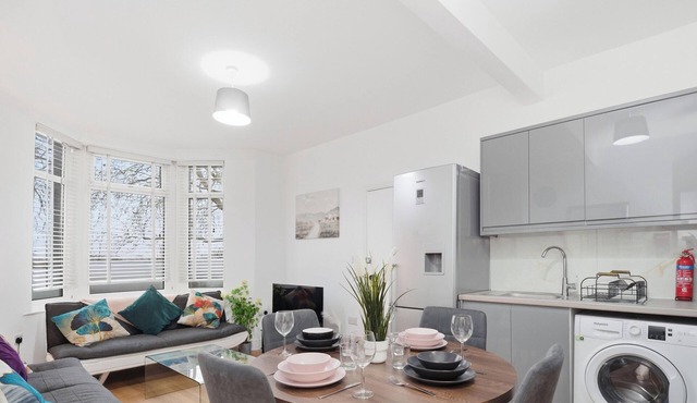 2 Bed Ground Floor Flat Forest Gate E7 0EA · WiFi | Parking | Sleeps 6