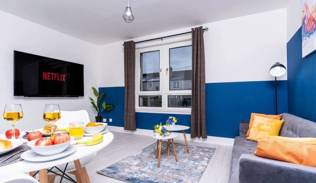 2 Bed Home | QE Hospital |3 Beds|Sleeps 4|Parking| Glasgow