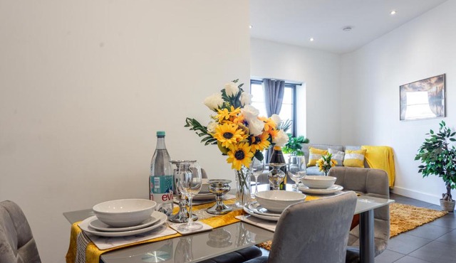 2 Bed Oasis Apartment with Free Parking and Fast Wi-Fi Near O2 & ExCeL & Elizabeth Line