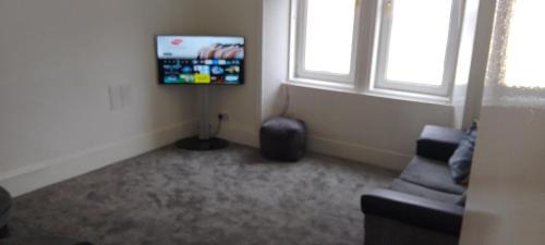 2 Bedroom, 2 Minutes From The Beach