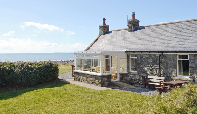 2 bedroom accommodation in near Port William
