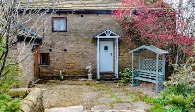 2 bedroom accommodation in Chinley, near Chapel-en-le-Frith