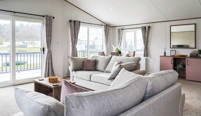 2 bedroom accommodation in Moortown