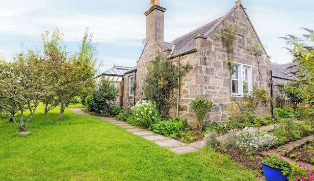 2 bedroom accommodation in Burgie