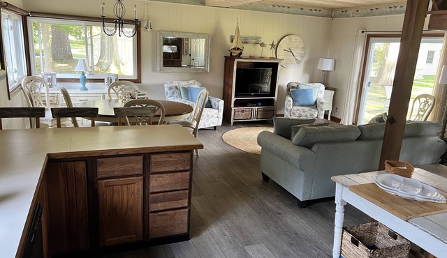 2 Bedroom Carriage house Fort Erie/Crescent Beach Ontario