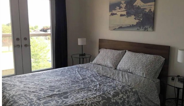 2-bedroom condo w/parking in Niagara wine country