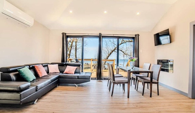 2 Bedroom Cottage #2: Willow Bay