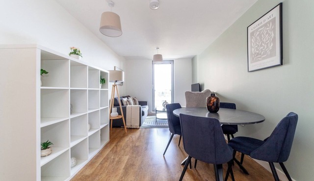 2-Bedroom Flat in Stratford