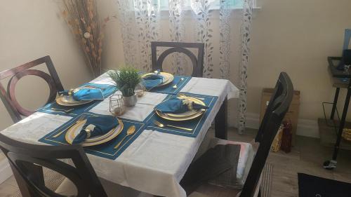 2 Bedroom house in East-York